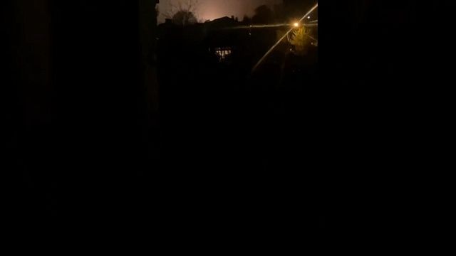 В сети появились кадры мощных ночных взрывов в Киеве 