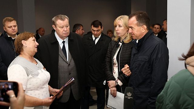 Полпред Президента РФ в ЮФО и губернатор Кубани посетили пункты временного размещения жителей Херсонской и Запорожской областей