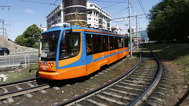 Семь маршрутов трамваев в Краснодаре временно изменят график работы