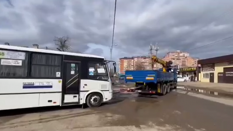 В Краснодаре прямо во время рейса на штраф-стоянку эвакуировали пассажирский автобус