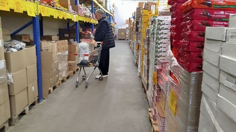 Более 4 тонн просроченных продуктов изъяли в магазинах «Светофор» на Кубани