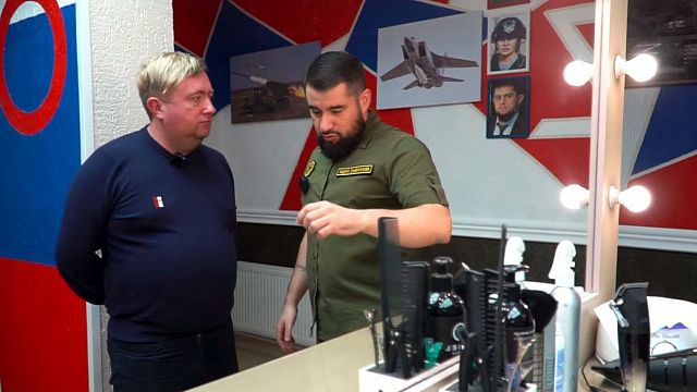 Стрижка вежливых людей: как краснодарский предприниматель открыл патриотичную парикмахерскую