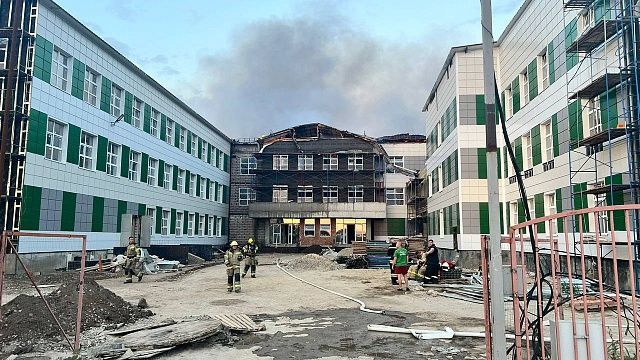 Прокуратура разберется в причинах возгорания строящейся школы на Кубани