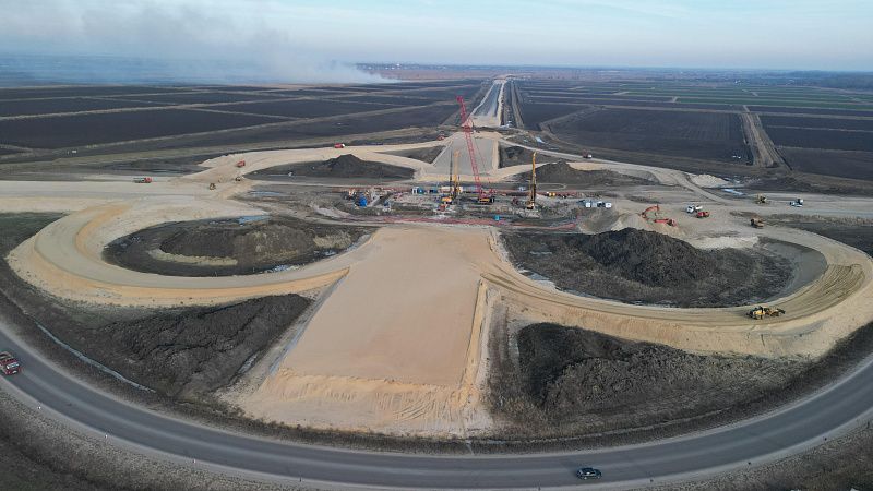 В Краснодарском крае наполовину завершили строительство новой дороги к Крымскому мосту