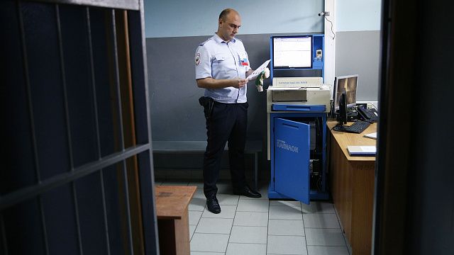 До 4 лет лишения свободы может получить житель Краснодара, похитивший из аптеки два бальзама для волос за 800 рублей
