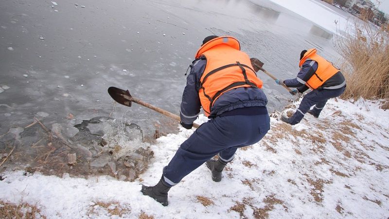 Спасатели призвали не проверять прочность льда на водоемах Краснодара
