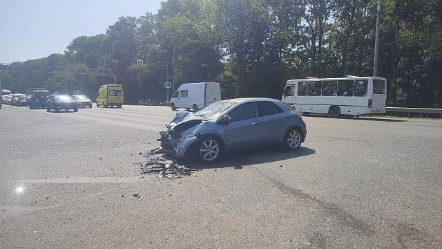 Нарушивший правила движения полицейский устроил ДТП с пострадавшими в Краснодаре