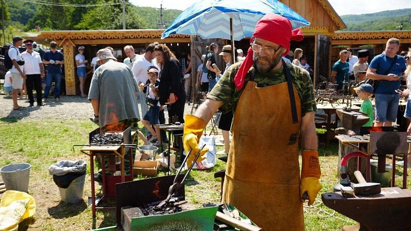Ежегодный фестиваль «Кузнечное дело Кубани» собрал ремесленников в Апшеронске
