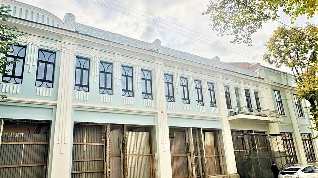 Здание бывшей швейной фабрики на углу Гоголя и Седина реставрируют в Краснодаре