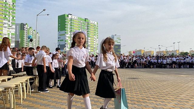 День знаний в школах Краснодара. Фото: телеканал «Краснодар»