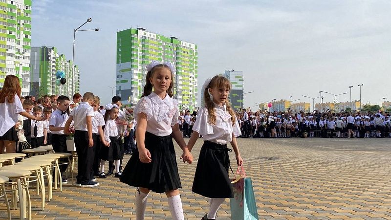 В День знаний в школах Краснодара прошли праздничные линейки
