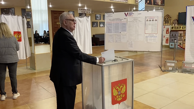 Алексей Ермаков: я пришел проголосовать, чтобы Россия жила спокойно и счастливо
