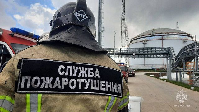Открытое горение на нефтебазе в Темрюкском районе ликвидировано