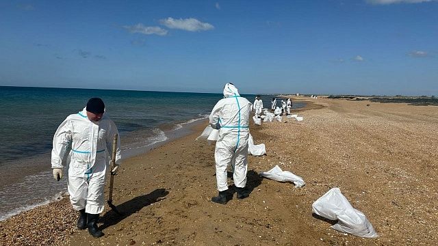 Участники ликвидации ЧС завершают уборку 18 га пляжей в Анапе 