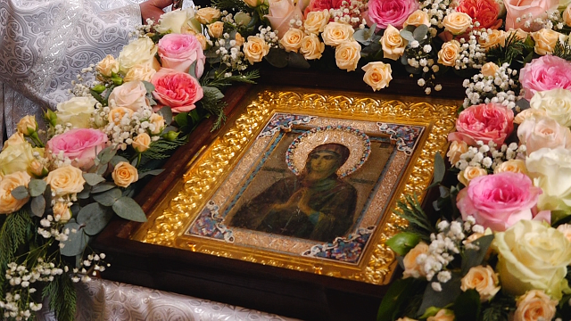 В Краснодар привезли чудотворную икону Божьей Матери. Фото: телеканал «Краснодар»