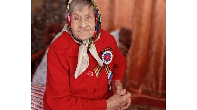 Губернатор Кондратьев поздравил со 100-летием ветерана ВОВ из Ейского района