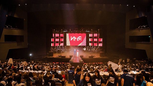 С финалистами конкурса эстрадных исполнителей «Имя» встретился губернатор Кубани