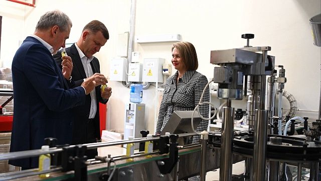 Предприятие по производству дезинфицирующих средств посетил глава Краснодара