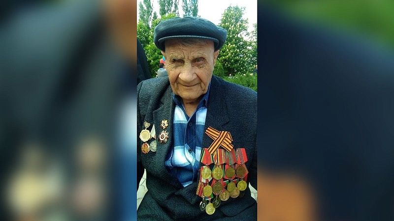 Вениамин Кондратьев поздравил с вековым юбилеем ветерана ВОВ Георгия Ефремова