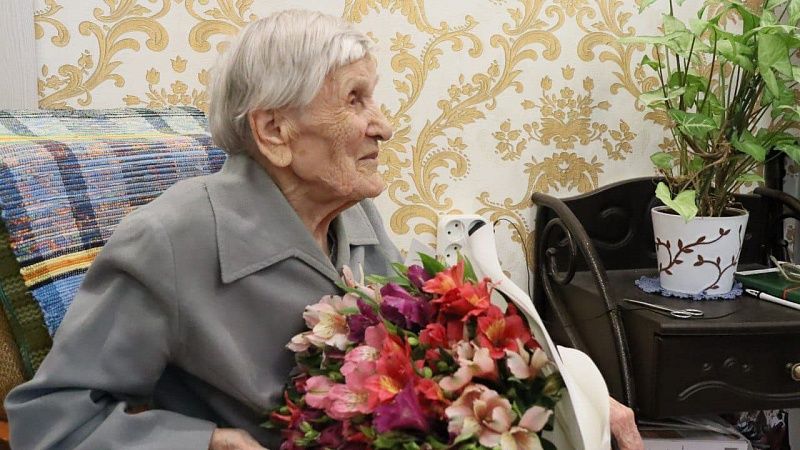 Вице-губернатор Кубани поздравила со 100-летием участницу Сталинградской битвы 