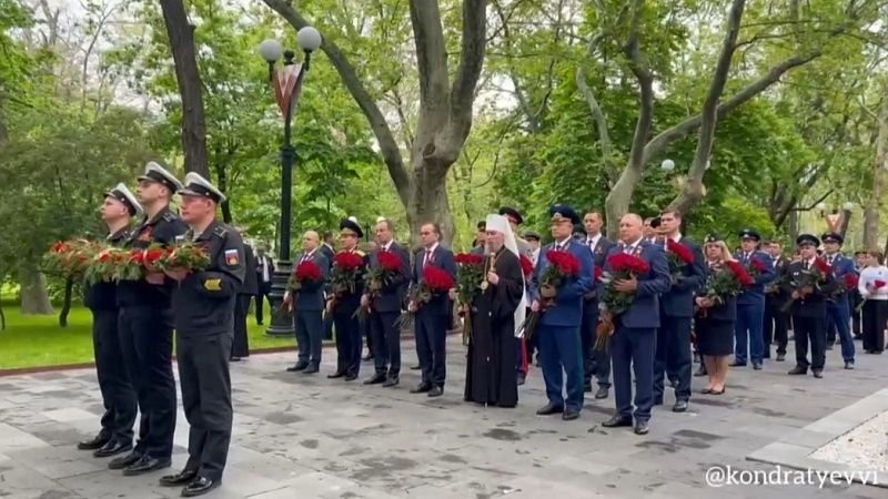 Губернатор Кондратьев почтил память героев ВОВ в Новороссийске