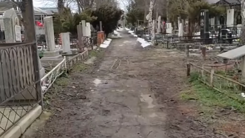 Памятники на Славянском кладбище в Краснодаре привели в порядок