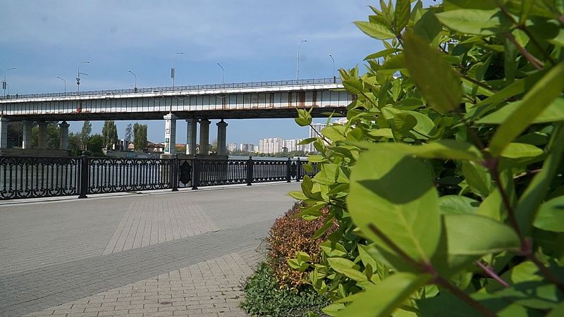 На Тургеневском мосту начали снимать 30-тонные балки в Краснодаре