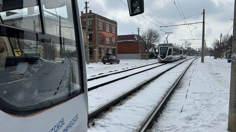 Трамвай сошел с рельсов на проспекте Чекистов в Краснодаре