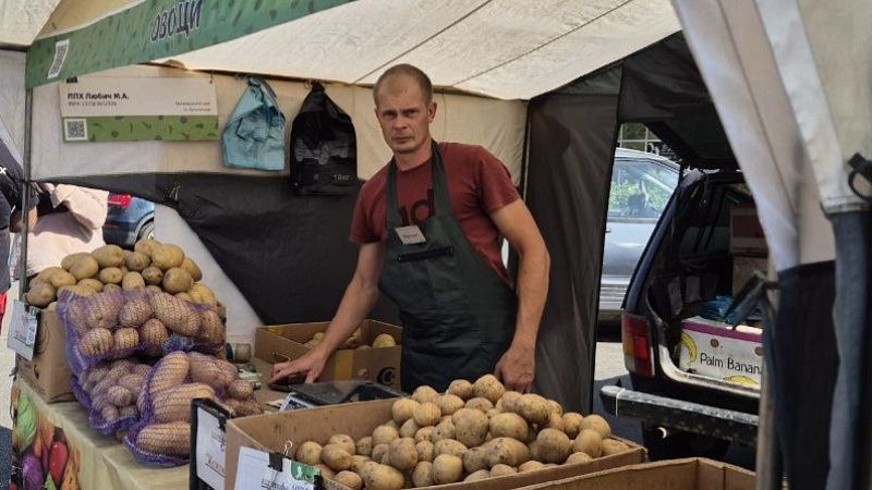 Мэр Наумов поздравил с праздником работников торговли Краснодара