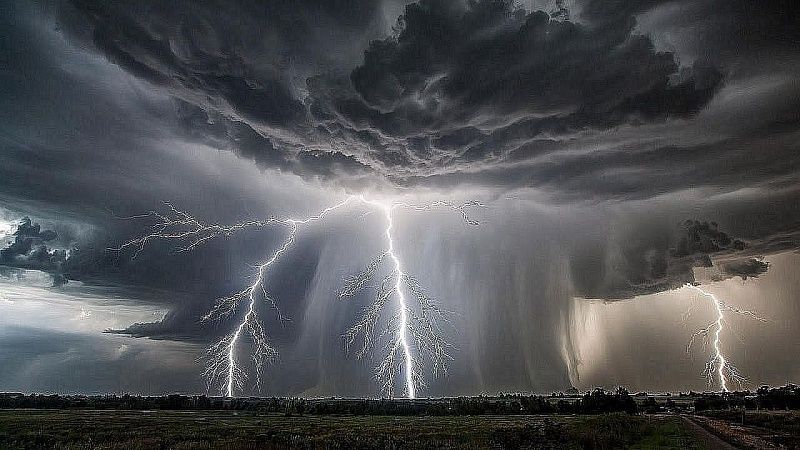 Рекордную молнию в 829 километров зафиксировали в США