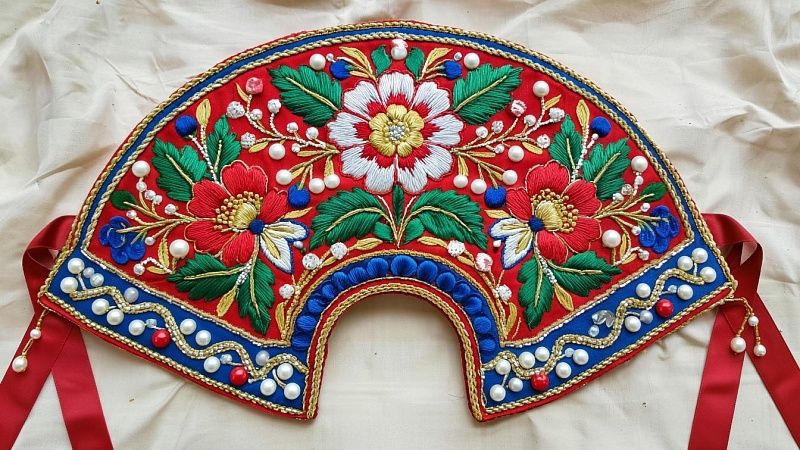 Трешина, Калашникова и Князева присоединились к тренду «Звёзды в кокошниках» 