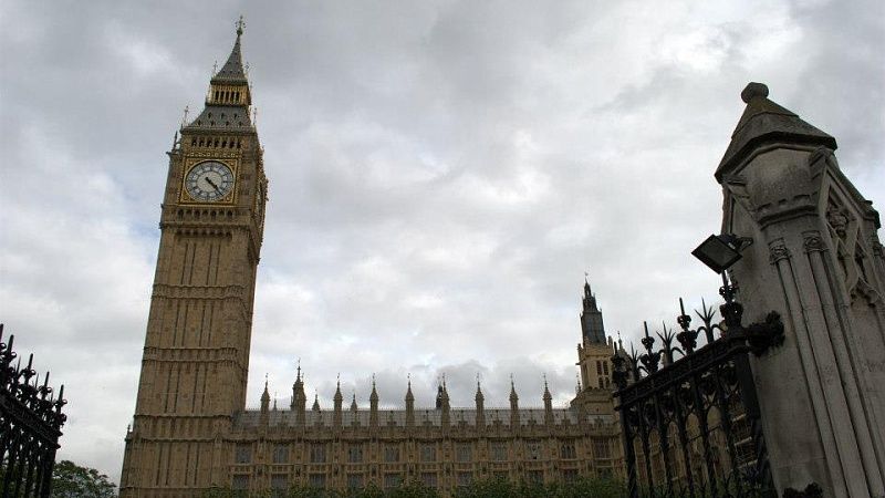 Принц Гарри заявил, что британские таблоиды превратили жизнь Меган Маркл в ад