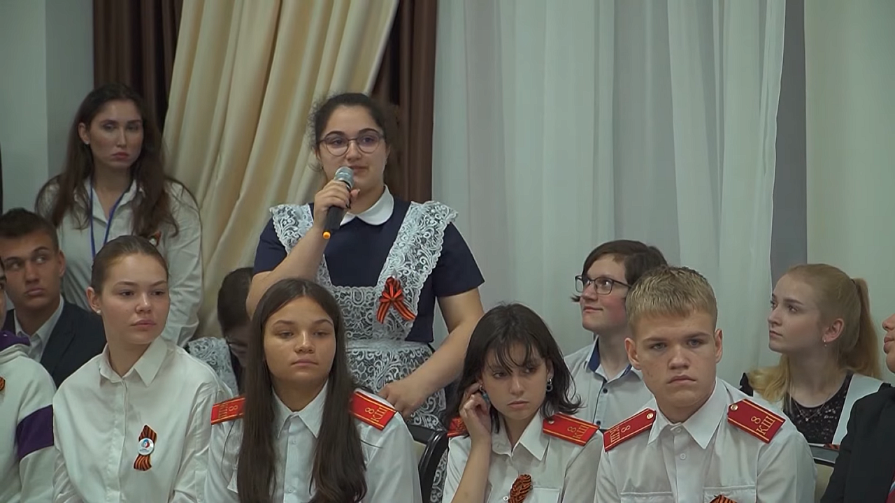 На вопросы школьников ответили Лилиана Егорова, Алексей Некрасов и другие известные краснодарцы. Видео: Телеканал «Краснодар»