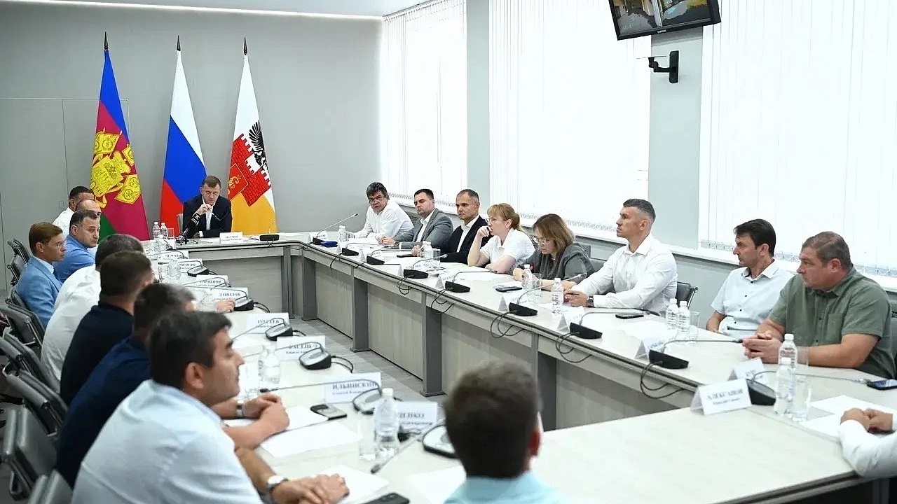 Наумов провёл итоговое совещание по школам и садикам в Краснодаре