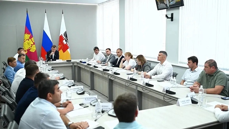 Наумов провёл итоговое совещание по школам и садикам в Краснодаре