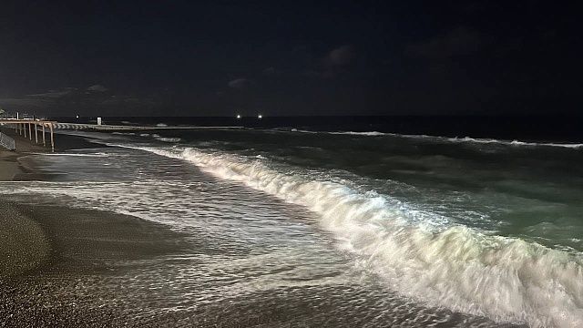 Штормовой ветер напугал туристов на курортах Краснодарского края 