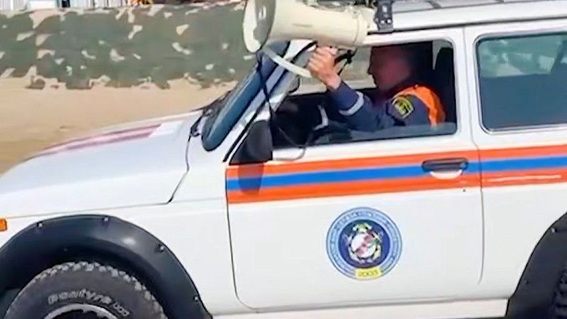 Патрульные машины с громкоговорителями выехали на пляжи Анапы