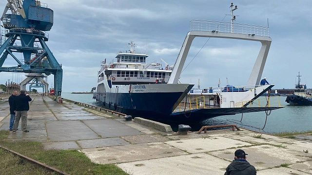 В порту «Кавказ» ввели особый режим и закрыли паромную переправу