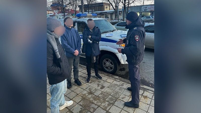 Рыбаки спасли трёх провалившихся под лёд студентов в Краснодаре