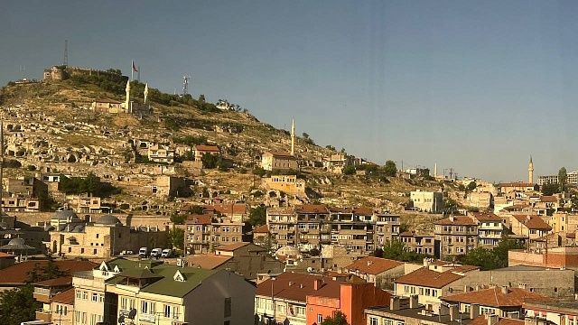 На видео попал момент нападения подростка с ружьём на школу в Турции