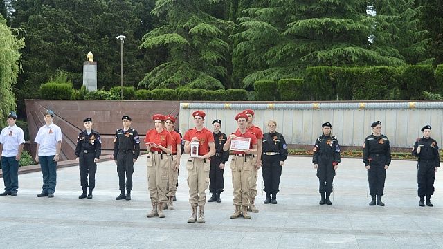 Огонь Памяти передали из Сочи в Туапсе в рамках патриотической эстафеты