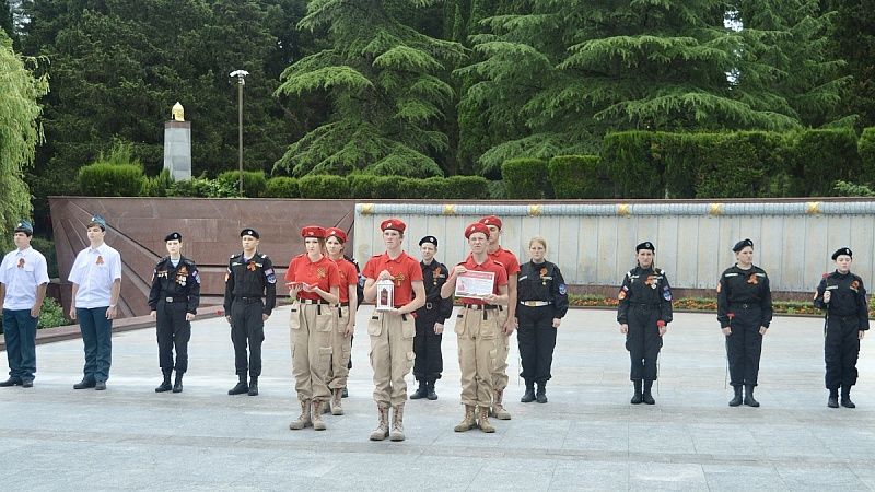 Огонь Памяти передали из Сочи в Туапсе в рамках патриотической эстафеты