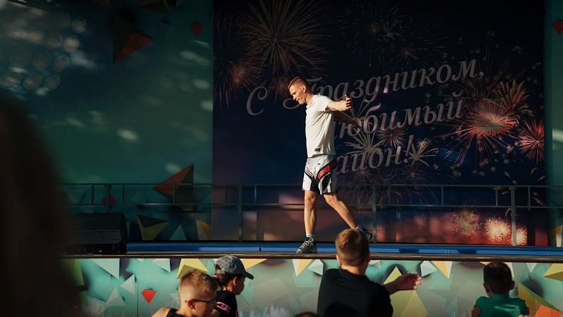 Боец UFC Сергей Хандожко провел зарядку для юных жителей Динской