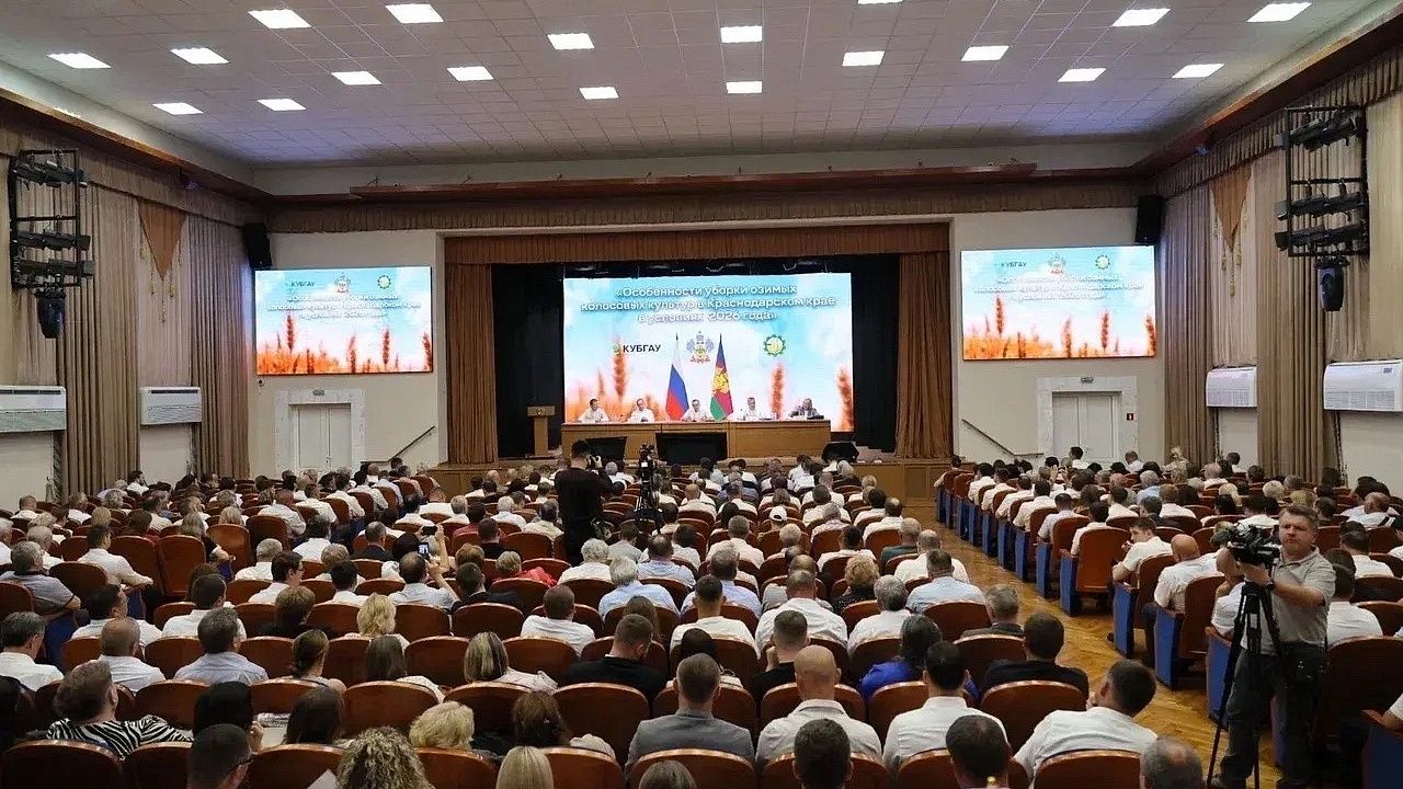 Губернатор Кондратьев объявил о старте уборочной кампании на Кубани 