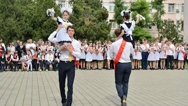 В торжественных линейках в Краснодаре примут участие около 20 тысяч выпускников