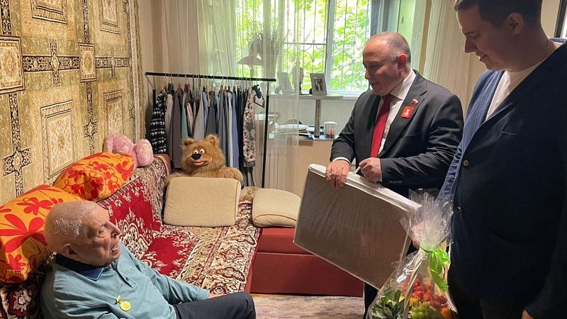 Ветеранов ВОВ Флоренова и Каспировича поздравили с Днём Победы в Краснодаре 