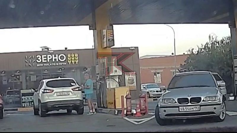 На видео попал выстрел заправочного пистолета в глаз мужчины в Краснодаре