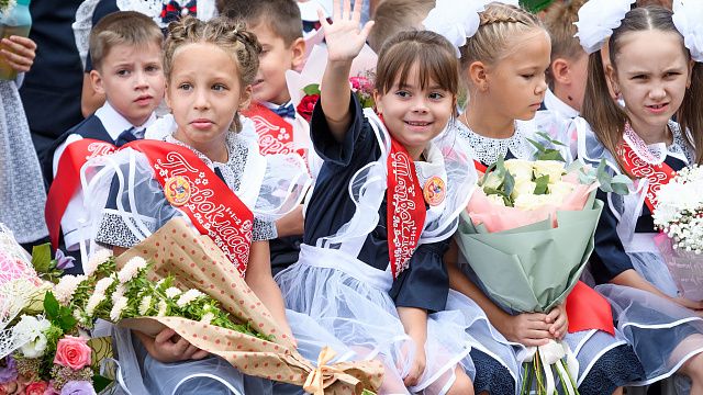 Вениамин Кондратьев: в 2022 году в регион впервые за парты сядут больше 80 тысяч детей