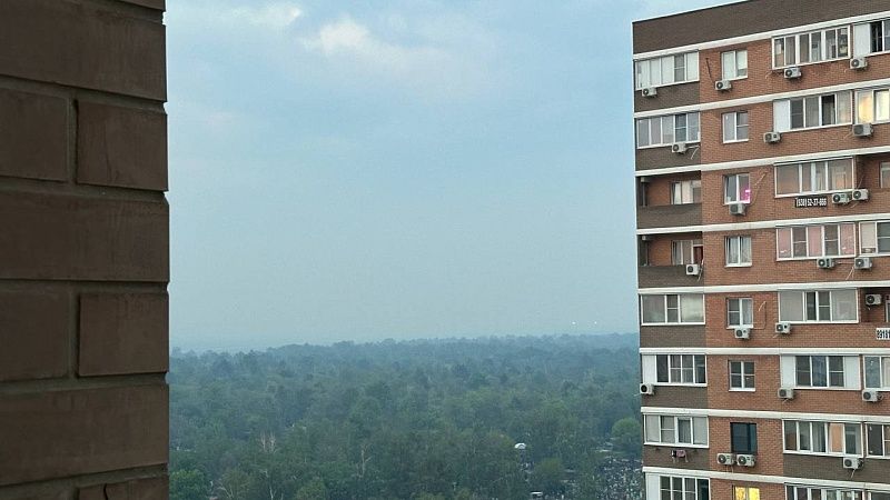 На дым и едкий запах пожаловались жители Краснодара