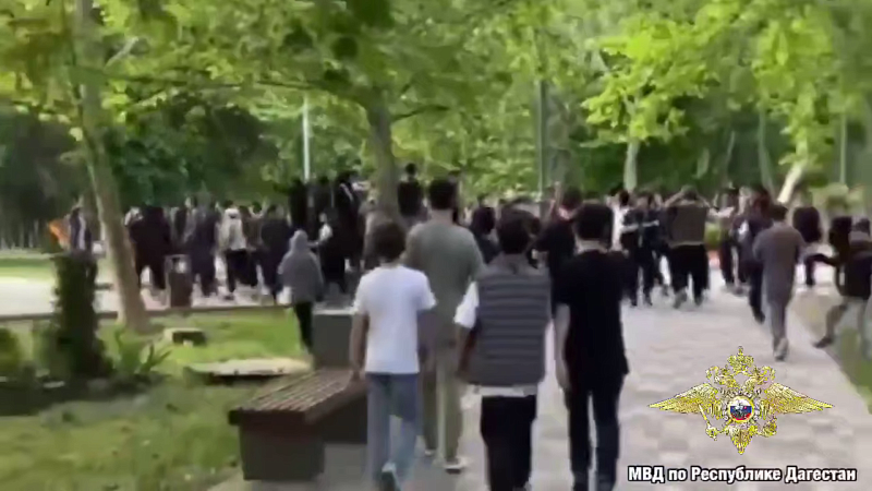 Появилось видео массовых драк с участием подростков в Махачкале